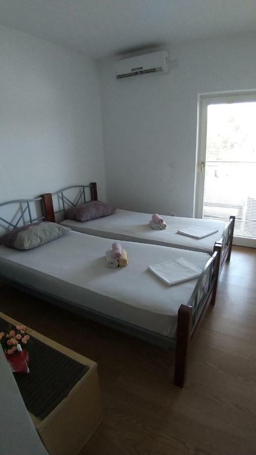 Guesthouse Villa Jurisic Novalja Eksteriør billede
