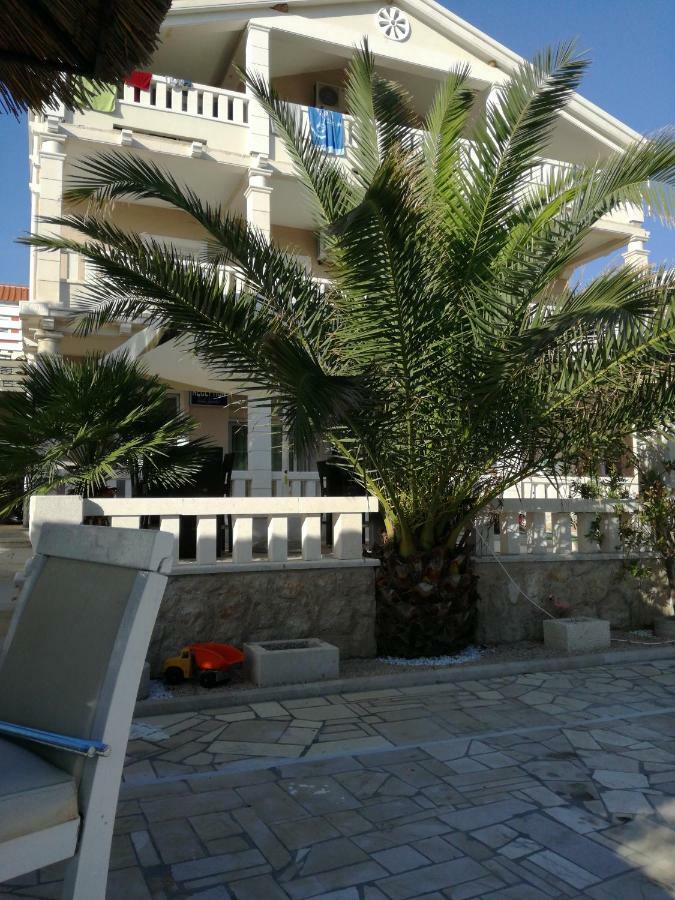 Guesthouse Villa Jurisic Novalja Eksteriør billede