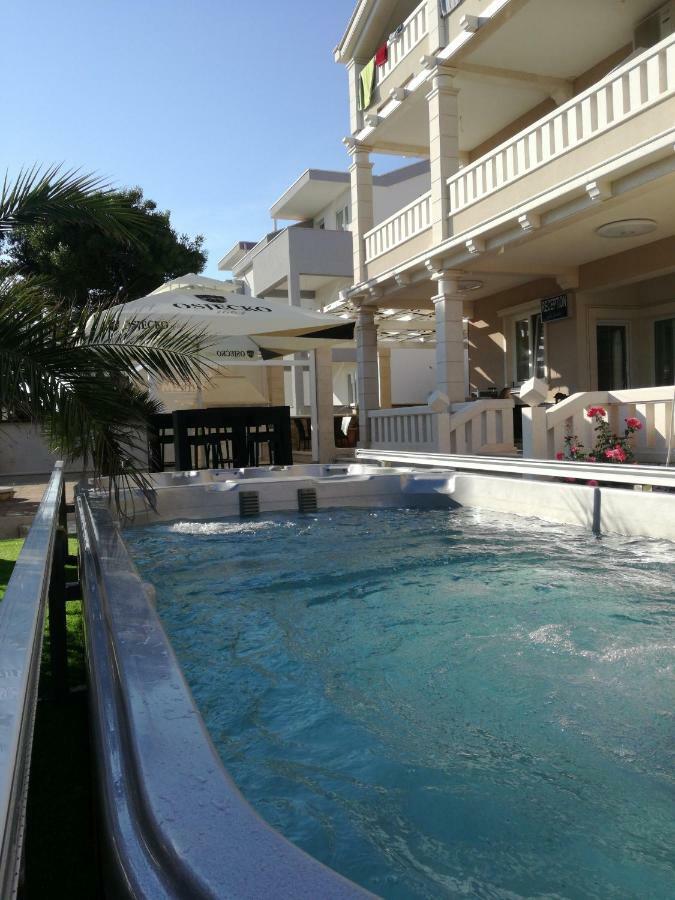 Guesthouse Villa Jurisic Novalja Eksteriør billede